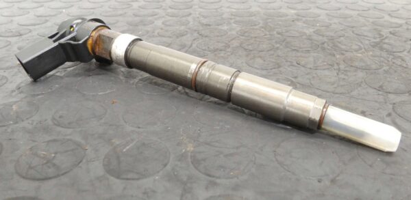 Wtryskiwacz WTRYSK Volkswagen Transporter Caravelle T5 03L130277C