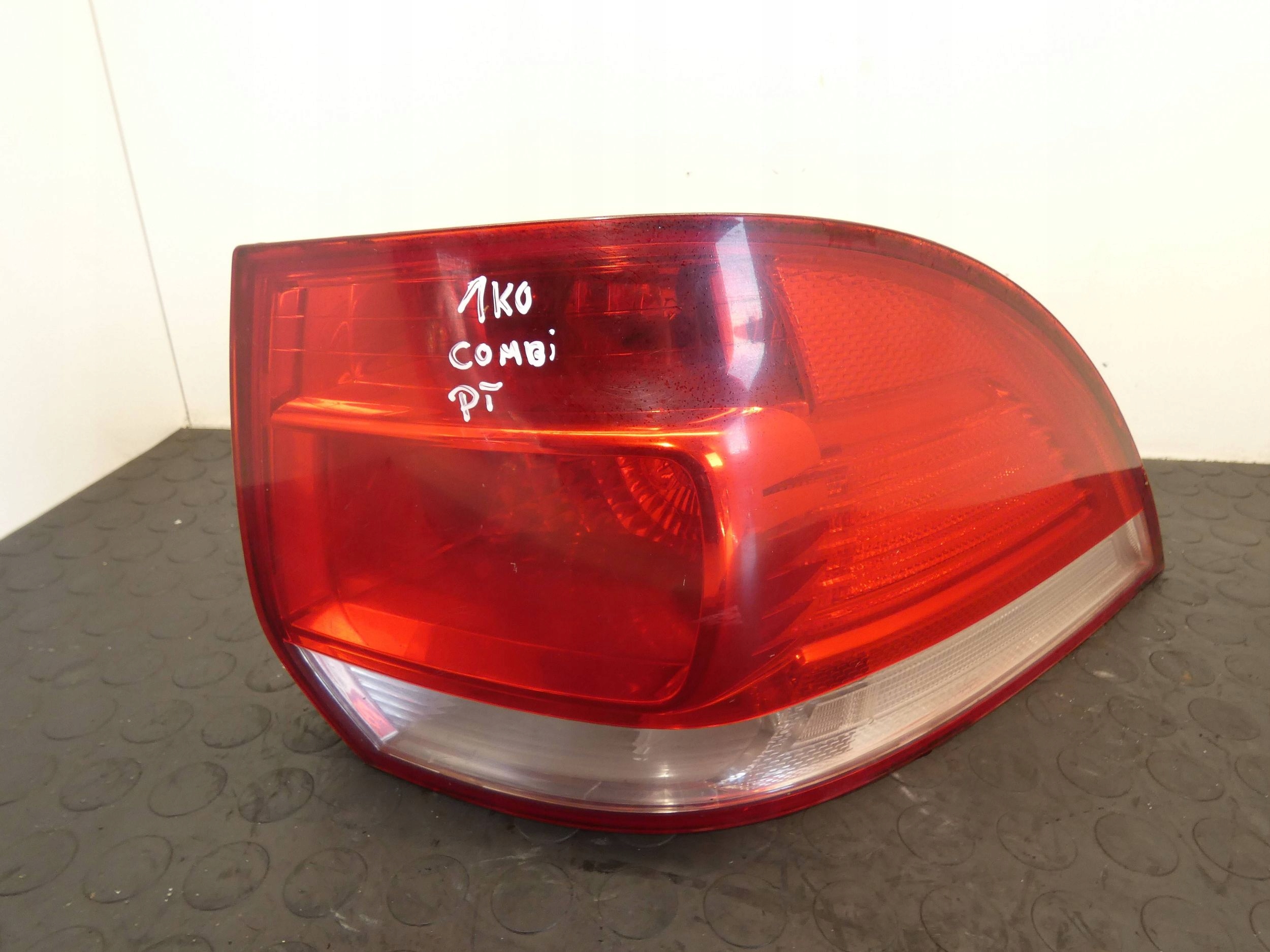 LAMPA PRAWY TYŁ VW GOLF V KOMBI 1K9945096A
