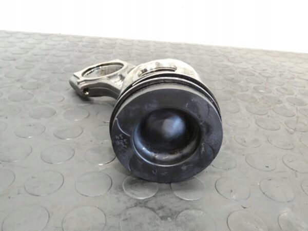 TŁOK Z KORBOWODEM NISSAN QASHQAI X-TRAIL RENAULT TRAFIC 2.0 DCI 10653