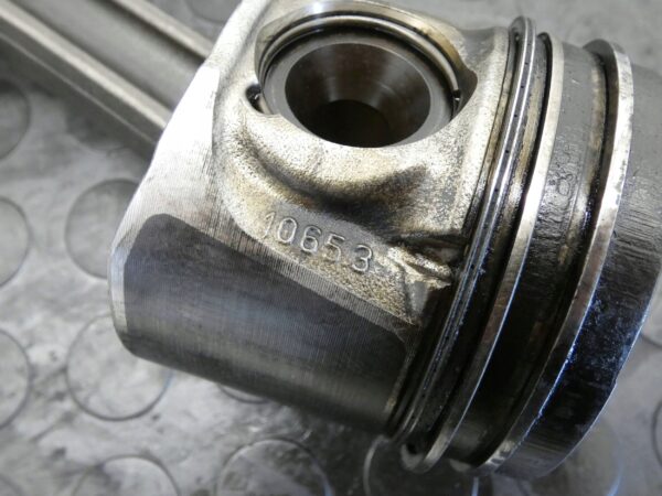 TŁOK Z KORBOWODEM NISSAN QASHQAI X-TRAIL RENAULT TRAFIC 2.0 DCI 10653