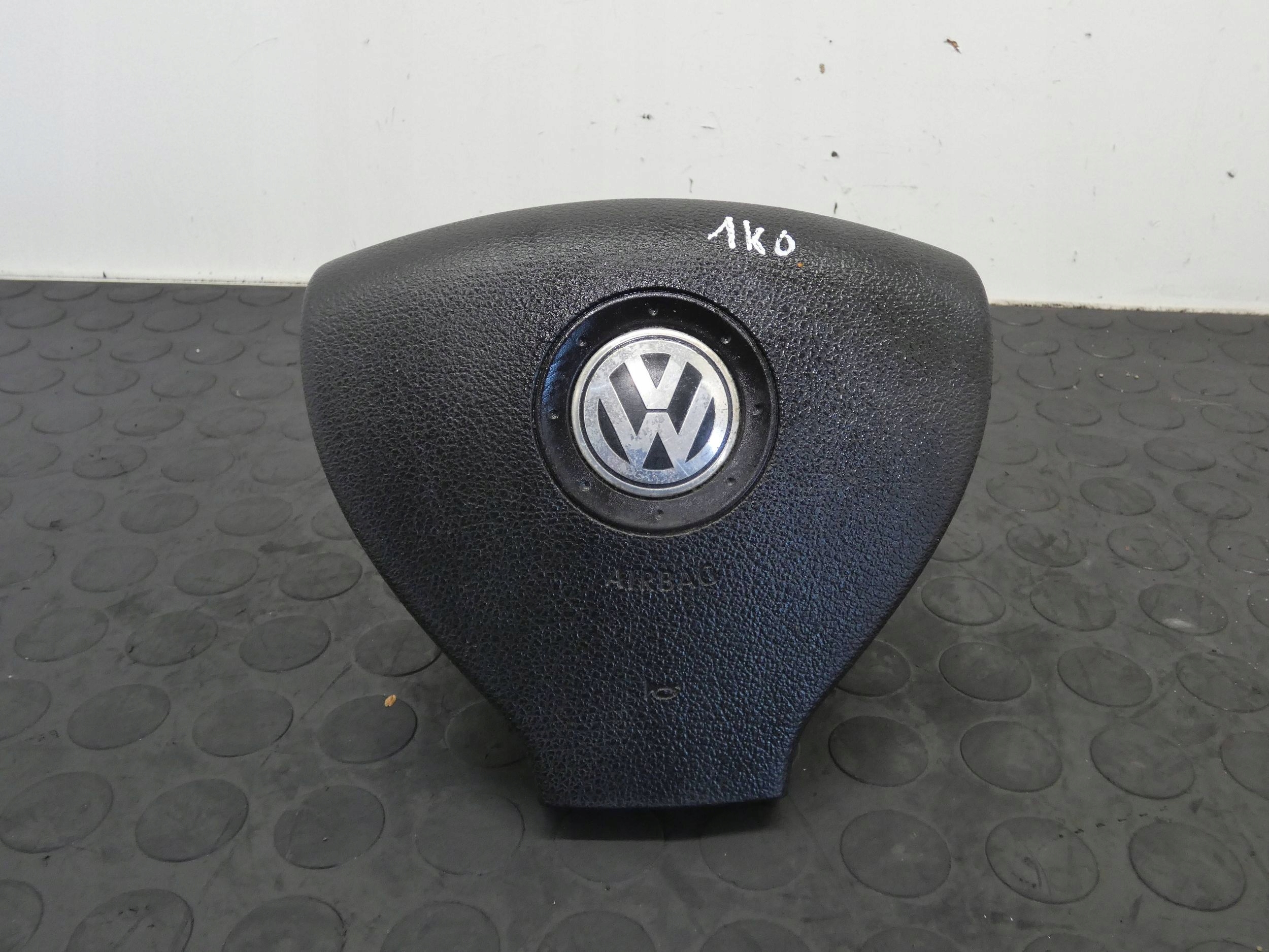 Poduszka powietrzna AIRBAG kierowcy Volkswagen Golf V 1K0880201BL