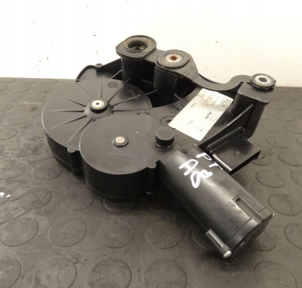 DOCIĄG KLAPY BAGAŻNIKA TYŁ AUDI A8 D3 4E0827852G