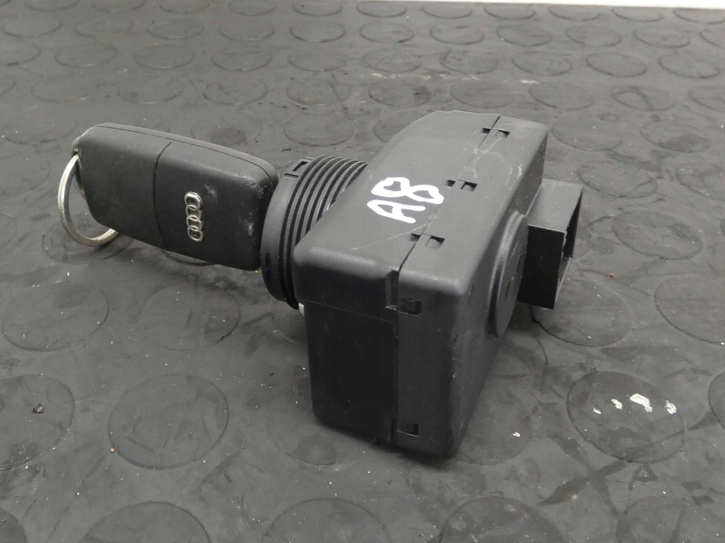 STACYJKA KLUCZYK Audi A8 S8 D3 4E 3D0905865C