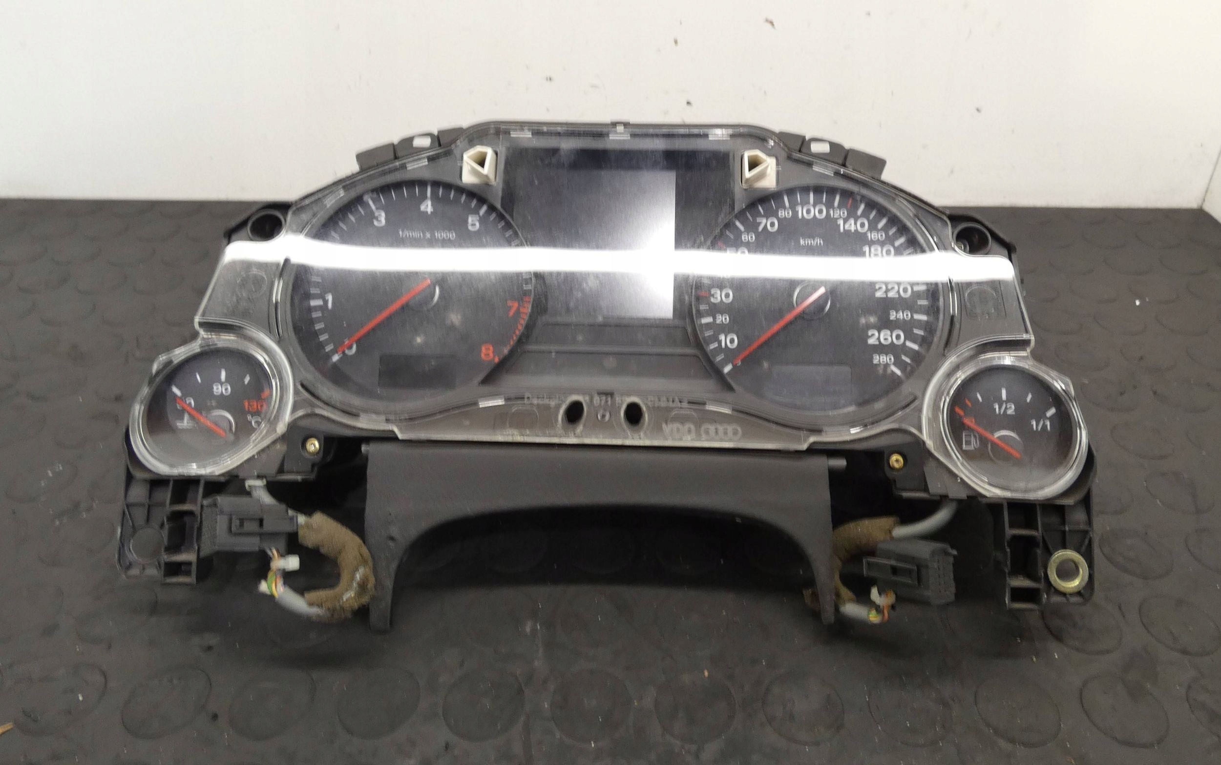 Licznik ZEGARY Audi A8 S8 D3 4E 4.2 V8 4E0920900EX 4E0910900