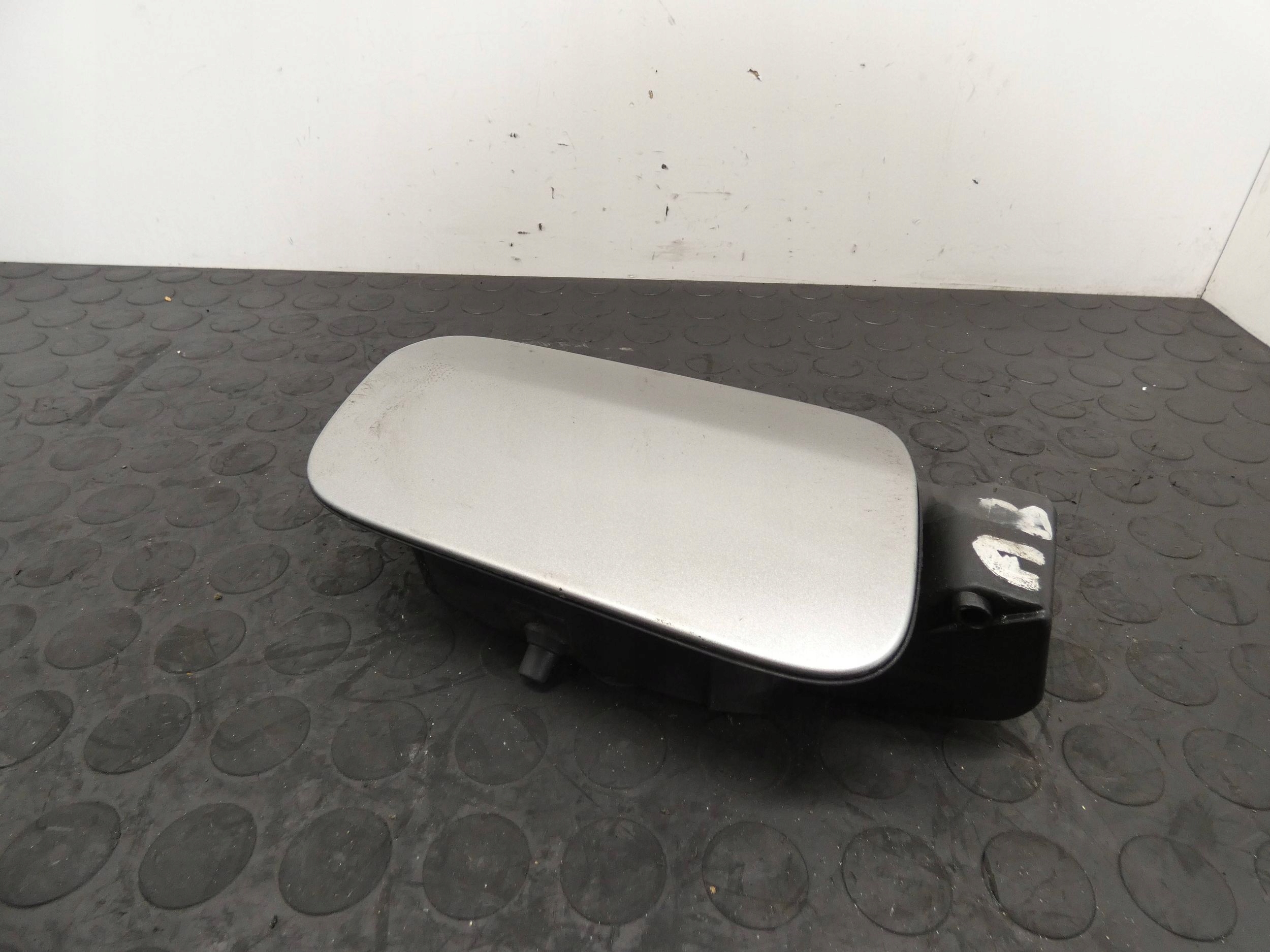 KLAPKA wlewu paliwa Audi A8 S8 D3 4E 4E0809857E