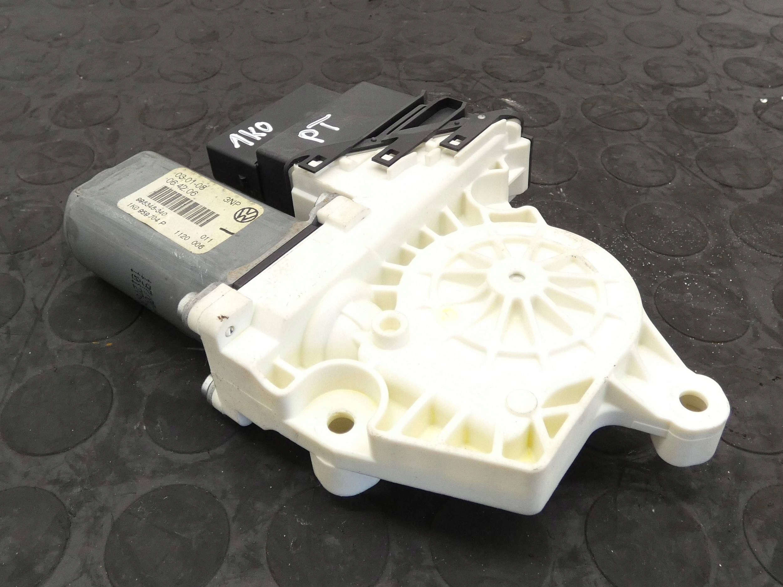 SILNICZEK SZYBY PRAWY TYŁ VW TIGUAN GOLF V JETTA PASSAT 1K0959704P