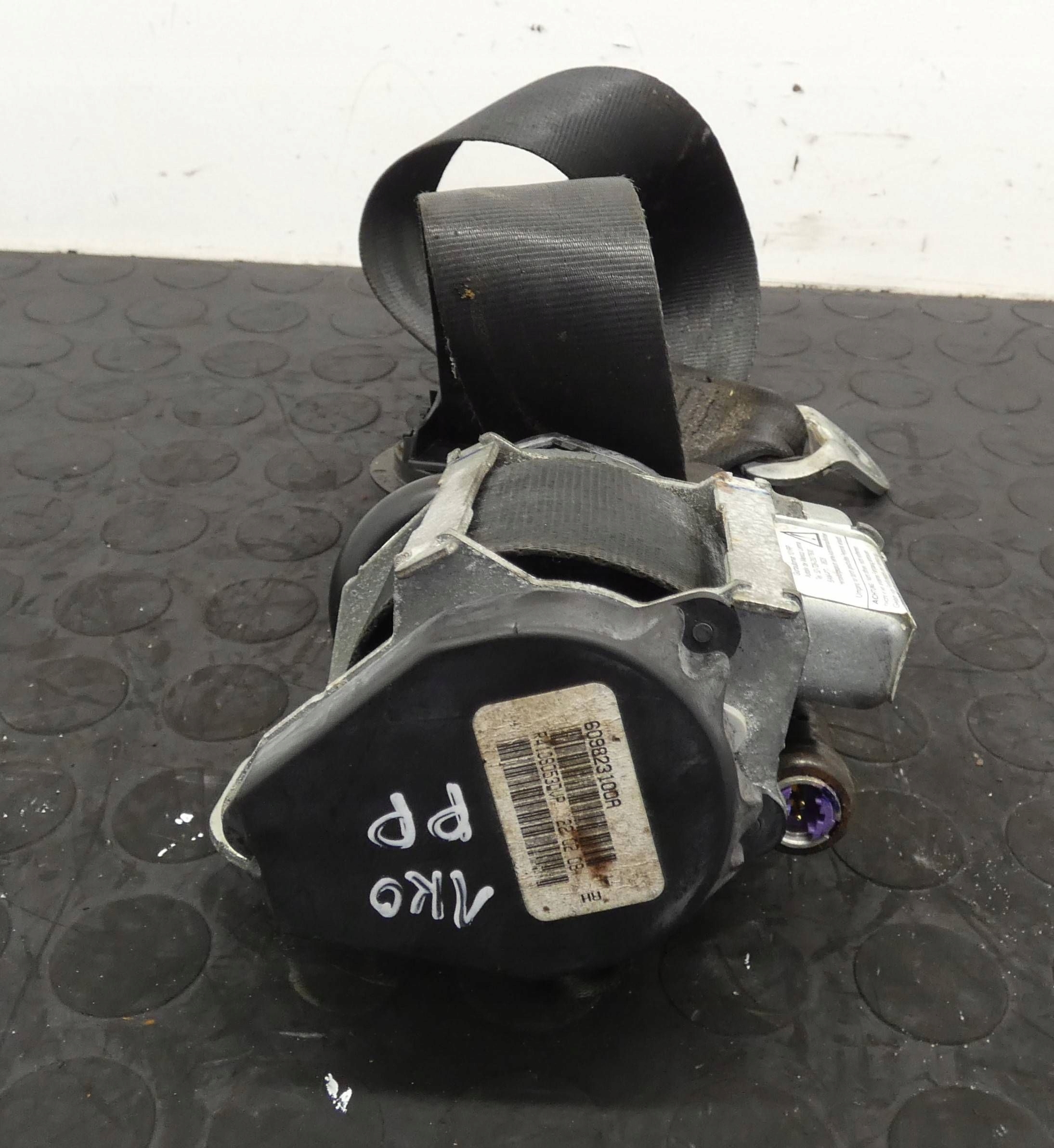 PAS BEZPIECZEŃSTWA Volkswagen Golf V 609823100A