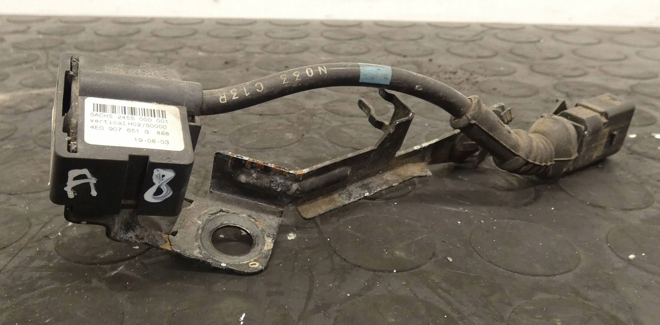 Czujnik zawieszenia pneumatycznego przód Audi A8 S8 D3 4E 4E0616576J