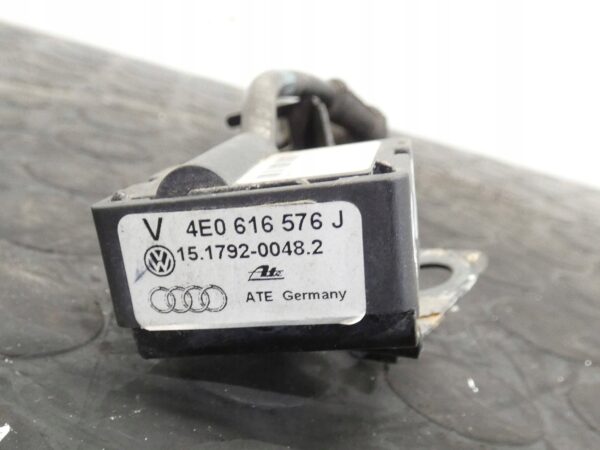 Czujnik zawieszenia pneumatycznego przód Audi A8 S8 D3 4E 4E0616576J