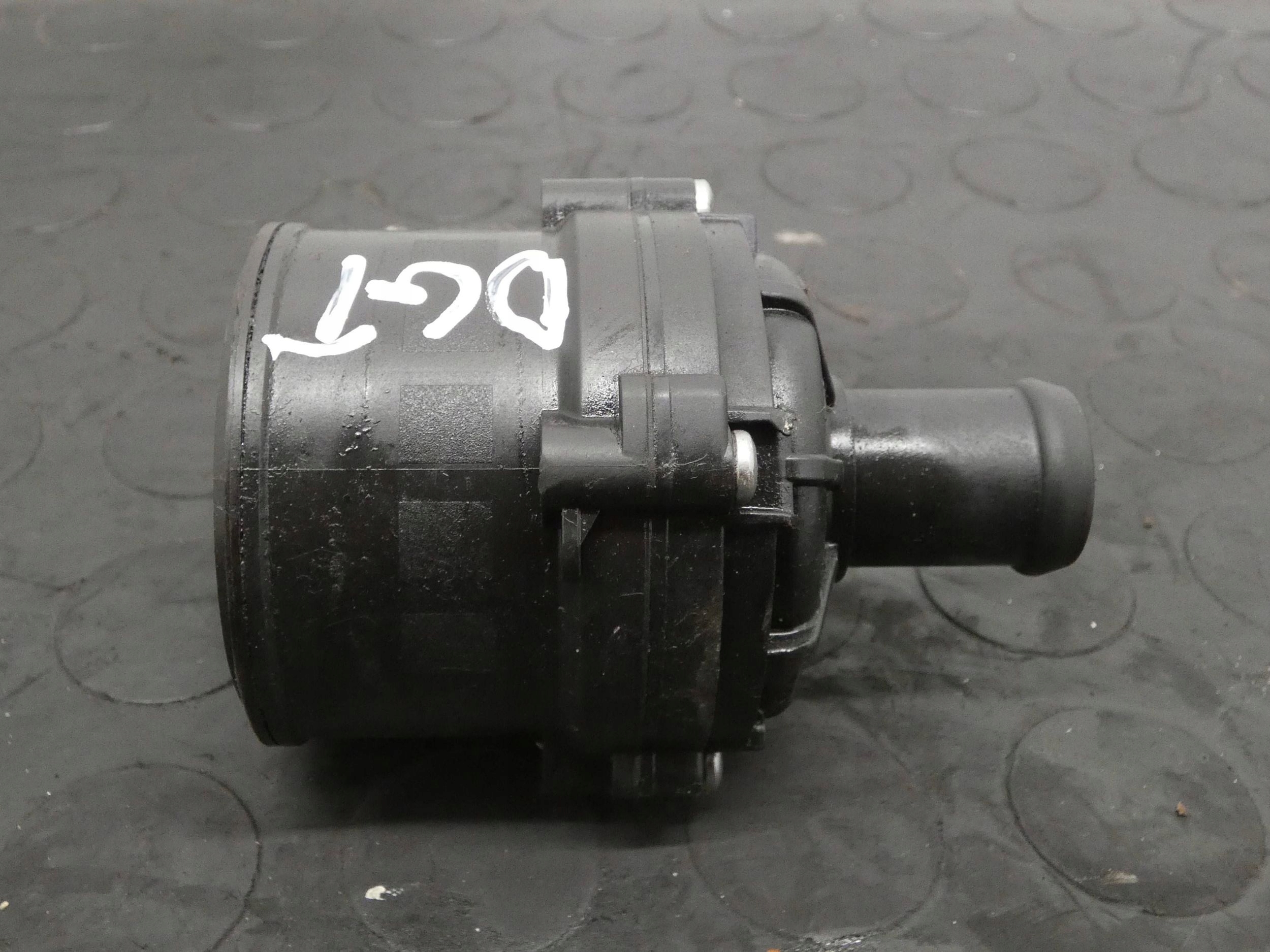 18111508229-6968e9a2c0130 DODATKOWA POMPKA WODY SKODA OCTAVIA VW GOLF VII T-ROC 1,6TDI 2Q0965567A