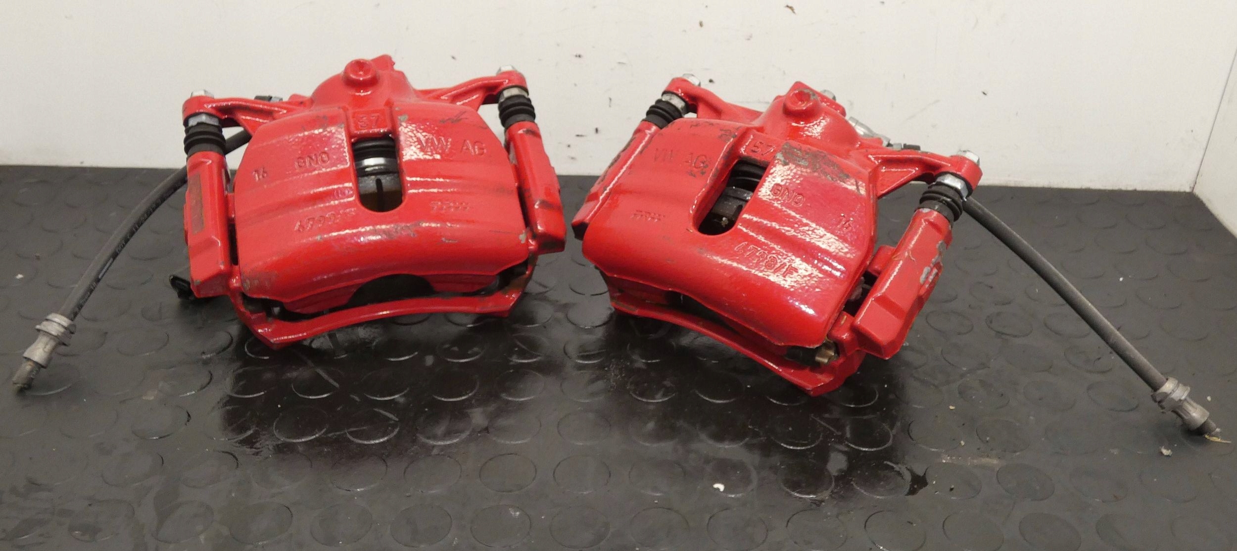 18117577771-6968e8933fd36 ZACISKI HAMULCOWE VW PASSAT GOLF SUPERB OCTAVIA TIGUAN ATECA 6799F 6798F