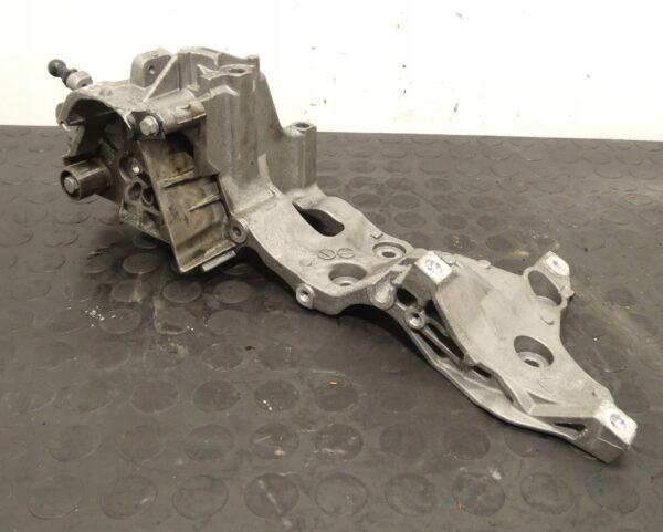 18118296664-6968e825c83d2 ŁAPA WSPORNIK ALTERNATORA SKODA OCTAVIA VW GOLF T-ROC 1,6TDI 04L903143D