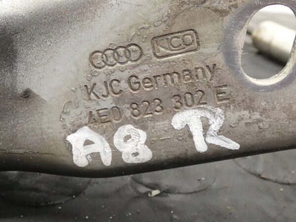 Zawias maski Audi A8 S8 D3 4E 4E0823302E