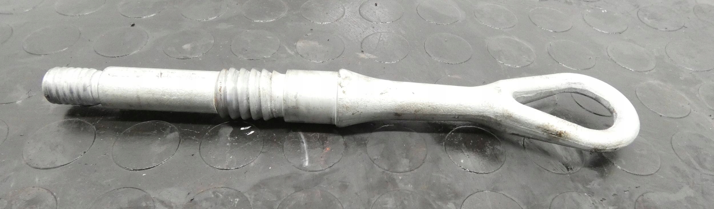 18121982912-6968e734eee7b Ucho holownicze HAK WKRĘTKA Audi A8 S8 D3 4E 4E0805782A