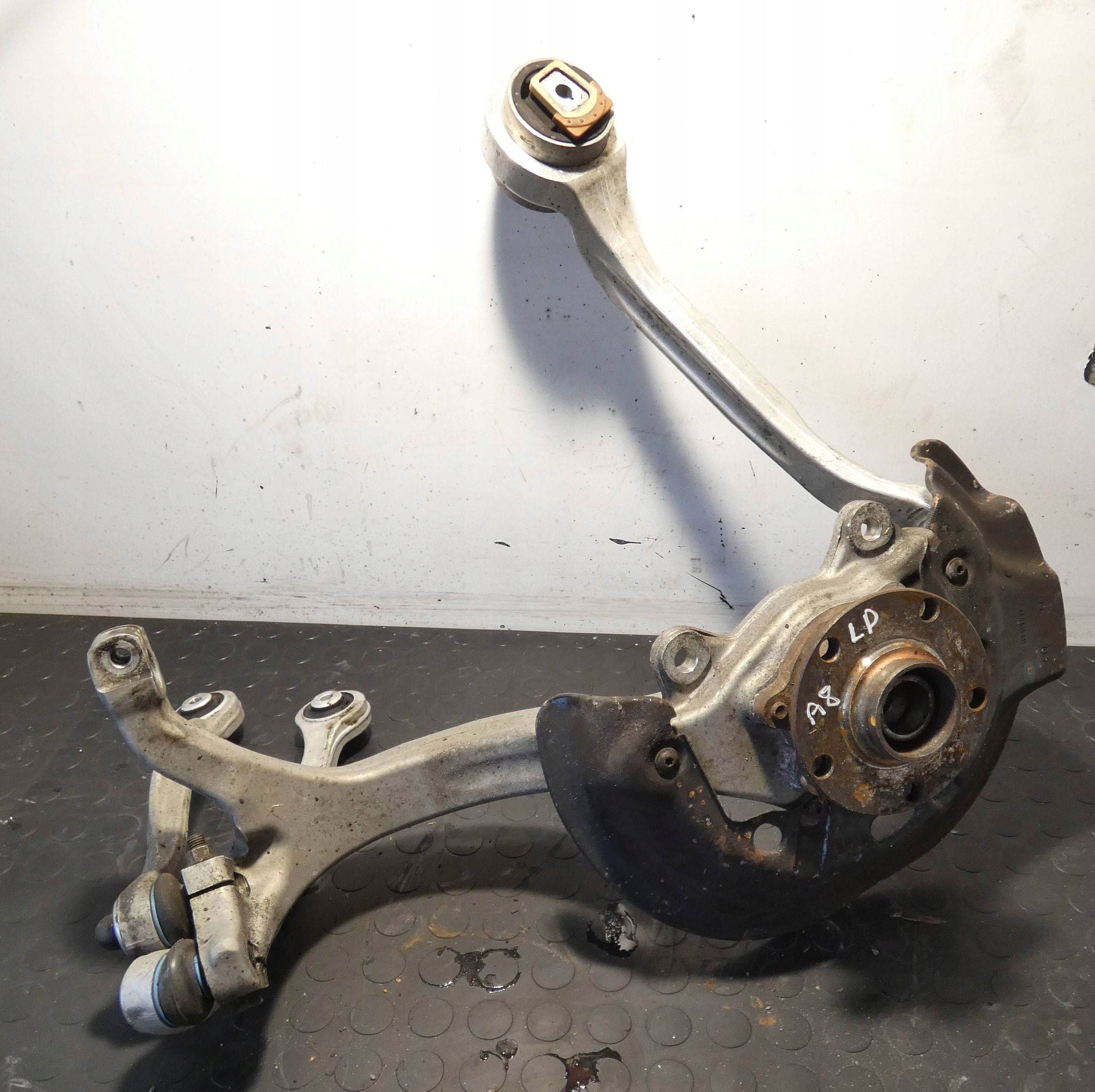 18148809279-6968e27f31c47 Zwrotnica przednia strona lewa Audi A8 S8 D3 4E 4.2 V8 4E0257N