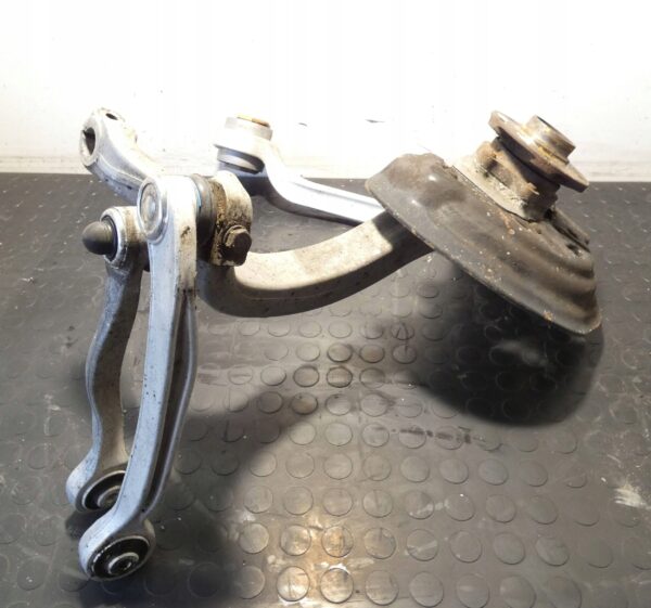 Zwrotnica przednia strona lewa Audi A8 S8 D3 4E 4.2 V8 4E0257N