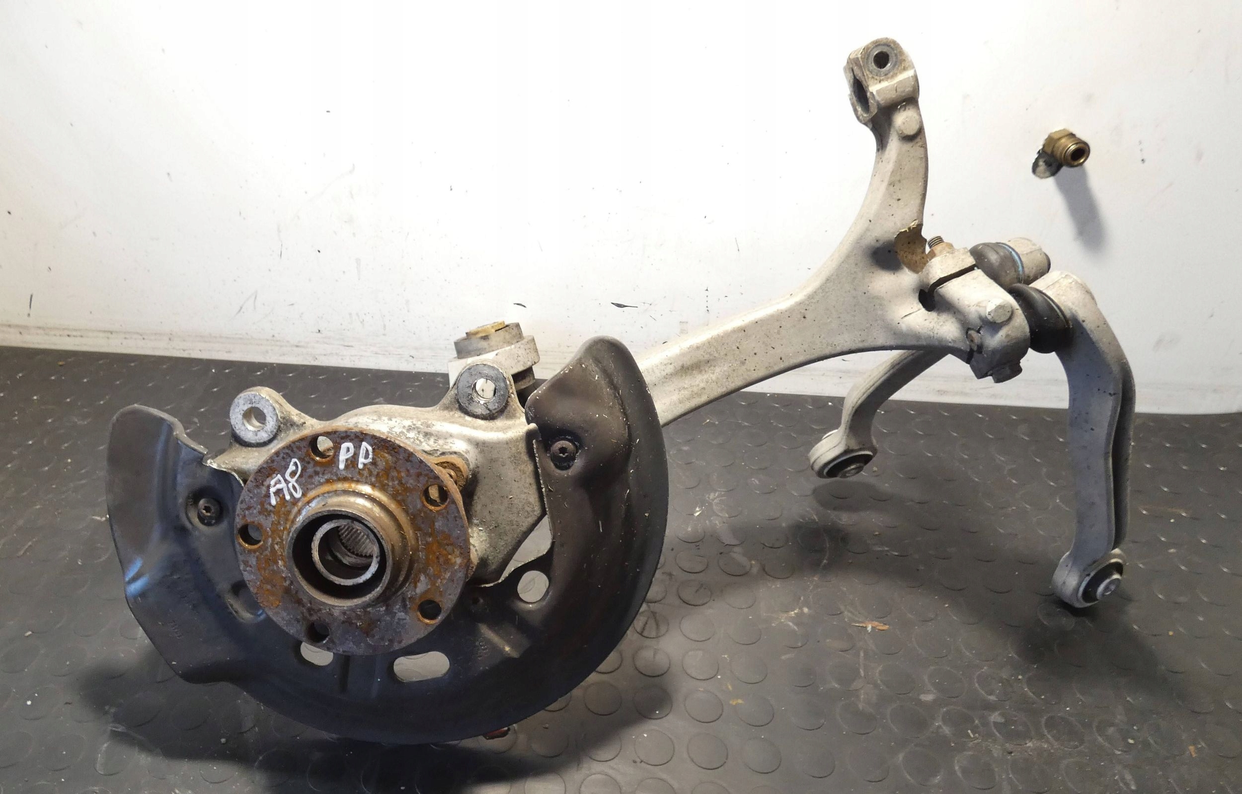 18148829963-6968e25c2c368 Zwrotnica przednia strona prawa AUDI A8 S8 D3 4.2 V8 4E0258L