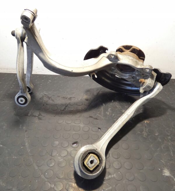 Zwrotnica przednia strona prawa AUDI A8 S8 D3 4.2 V8 4E0258L