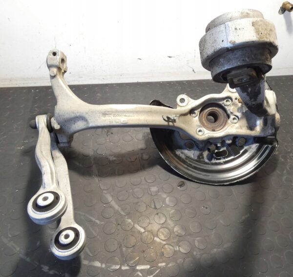 Zwrotnica przednia strona prawa AUDI A8 S8 D3 4.2 V8 4E0258L