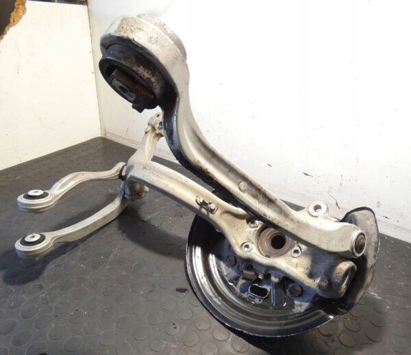 Zwrotnica przednia strona prawa AUDI A8 S8 D3 4.2 V8 4E0258L