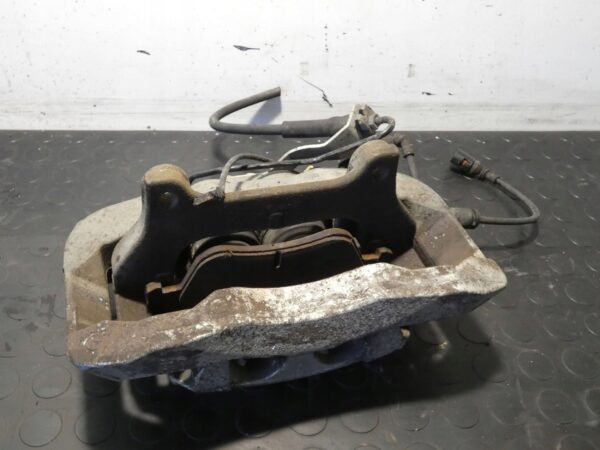 ZACISK HAMULCOWY LEWY PRZÓD Audi A8 S8 D3 4E ŚREDNICA TARCZY 360MM