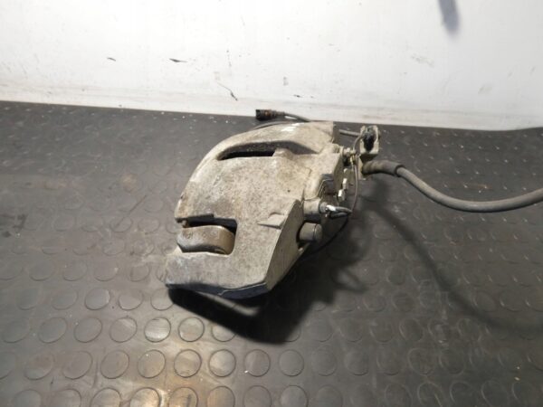 ZACISK HAMULCOWY LEWY PRZÓD Audi A8 S8 D3 4E ŚREDNICA TARCZY 360MM