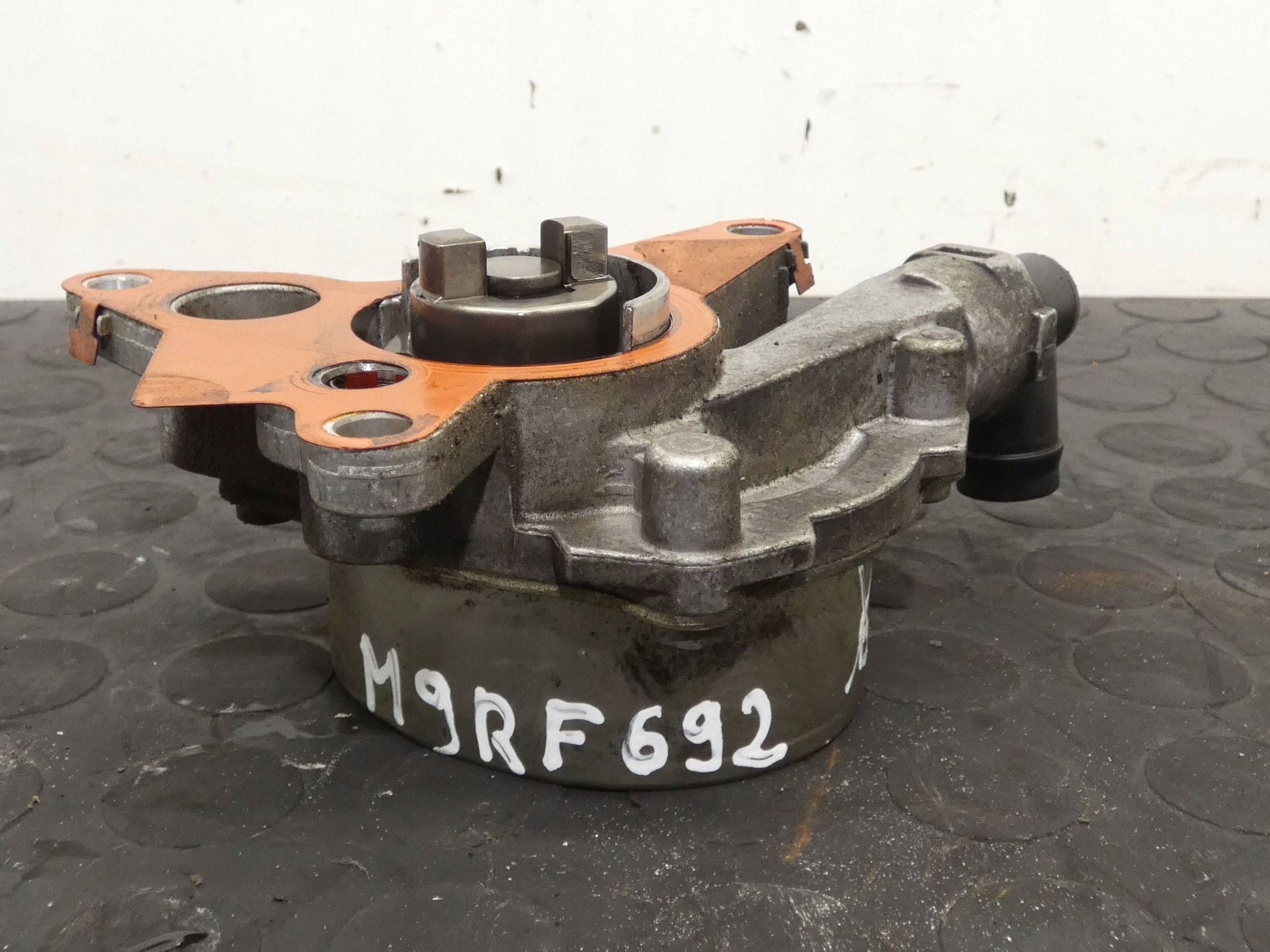 Pompa VACUM NISSAN QASHQAI X-TRAIL RENAULT TRAFIC 2.0 DCI M9R 146502570R