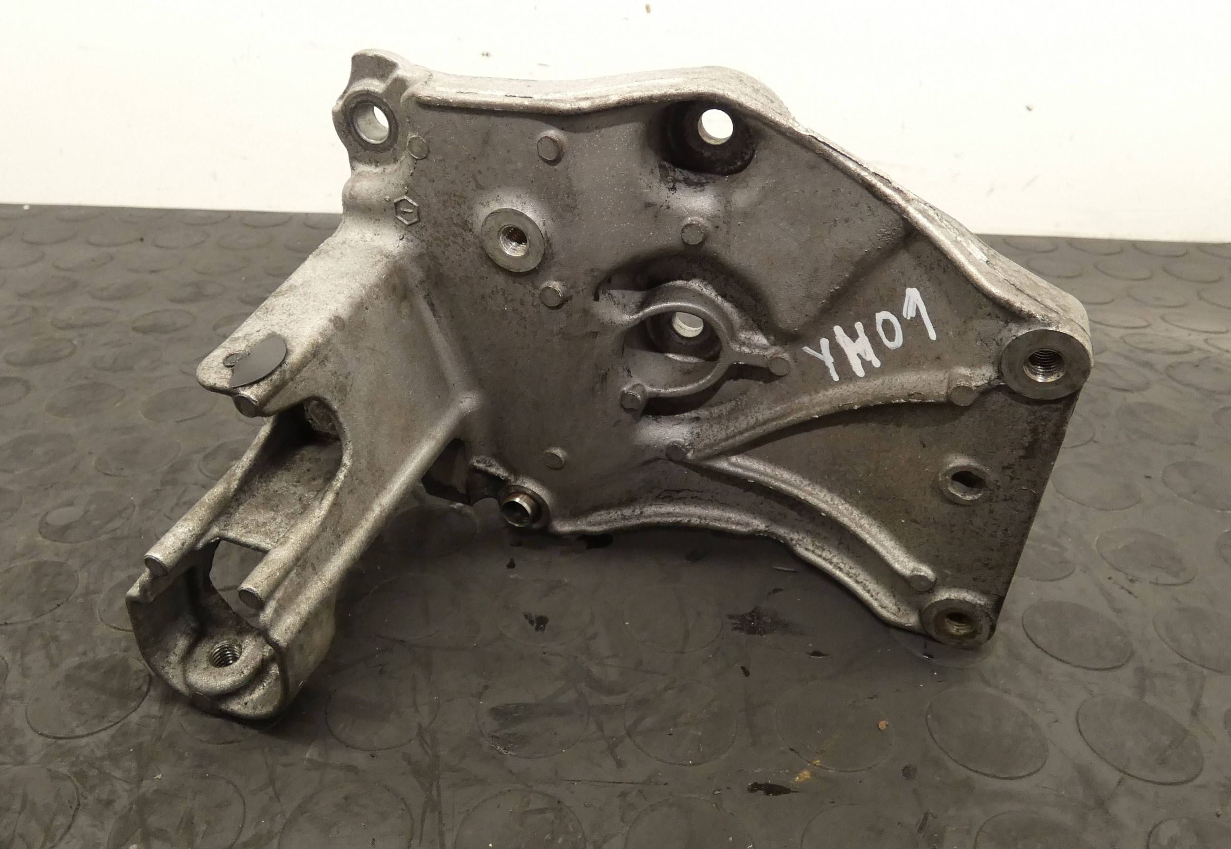 Łapa klimatyzacji CITROEN C3 RIFTER PARTNER COMBO 1,5 E-HDI 9823598480