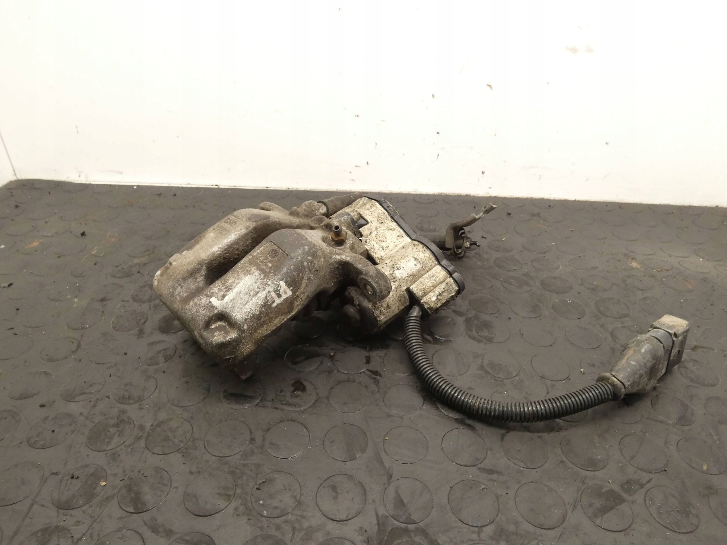 18176342496-6968d8aa3b49e ZACISK PRAWY TYŁ Audi A8 S8 D3 4,2 V8