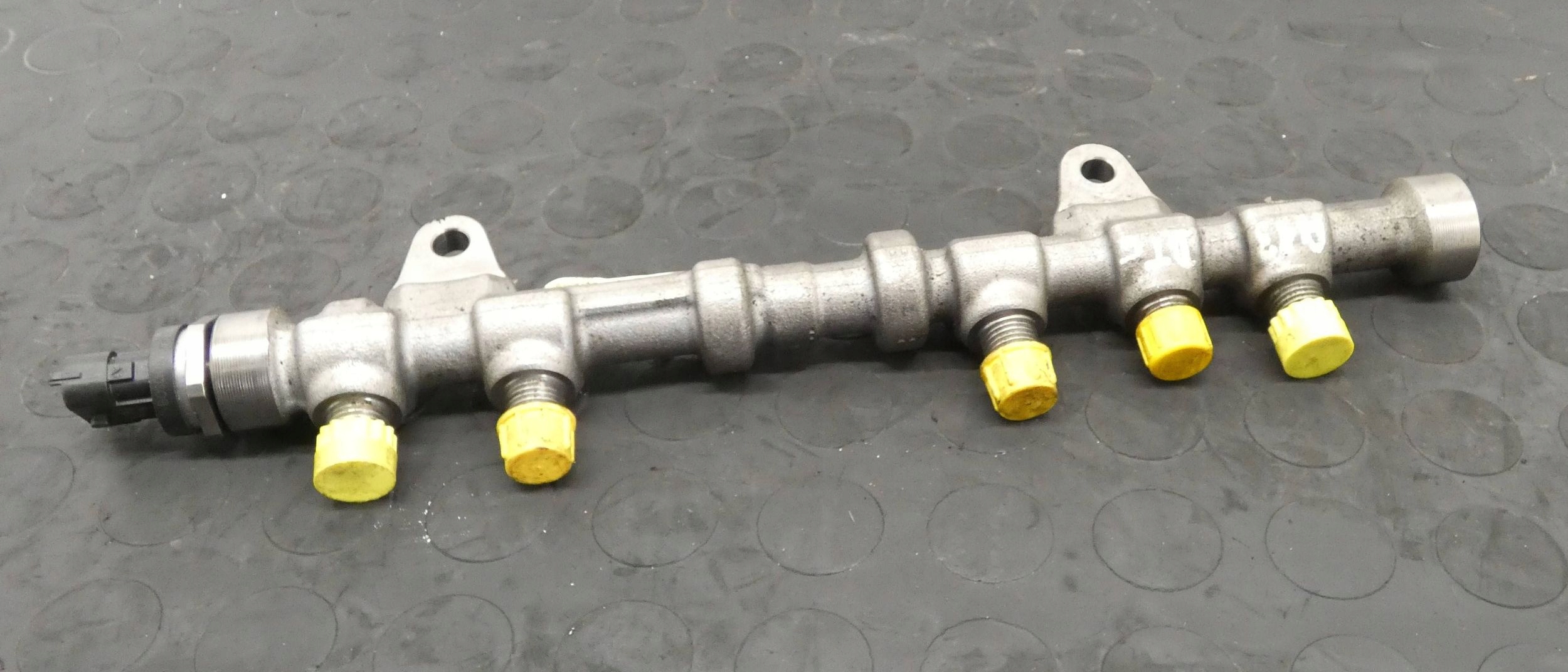 LISTWA WTRYSKOWA FIAT DOBLO FIORINO CORSA MERIVA 1,3 JTD 55573331 044521422