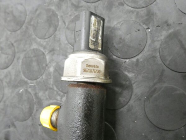 18181318922-6968d6bbdda6d LISTWA WTRYSKOWA FORD FIESTA FOCUS B-MAX 1.5 TDCI UGJC 9685297580