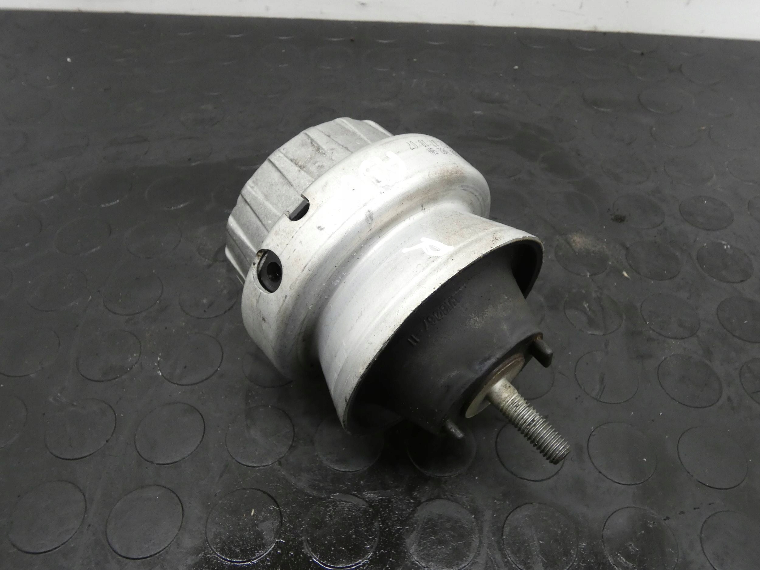 18185994071-6968d5efb7d56 PODUSZKA SILNIKA PRAWA AUDI A4 B7 A6 C6 A8 D3 PHAETON 3.0 TDI 4F0199382BN