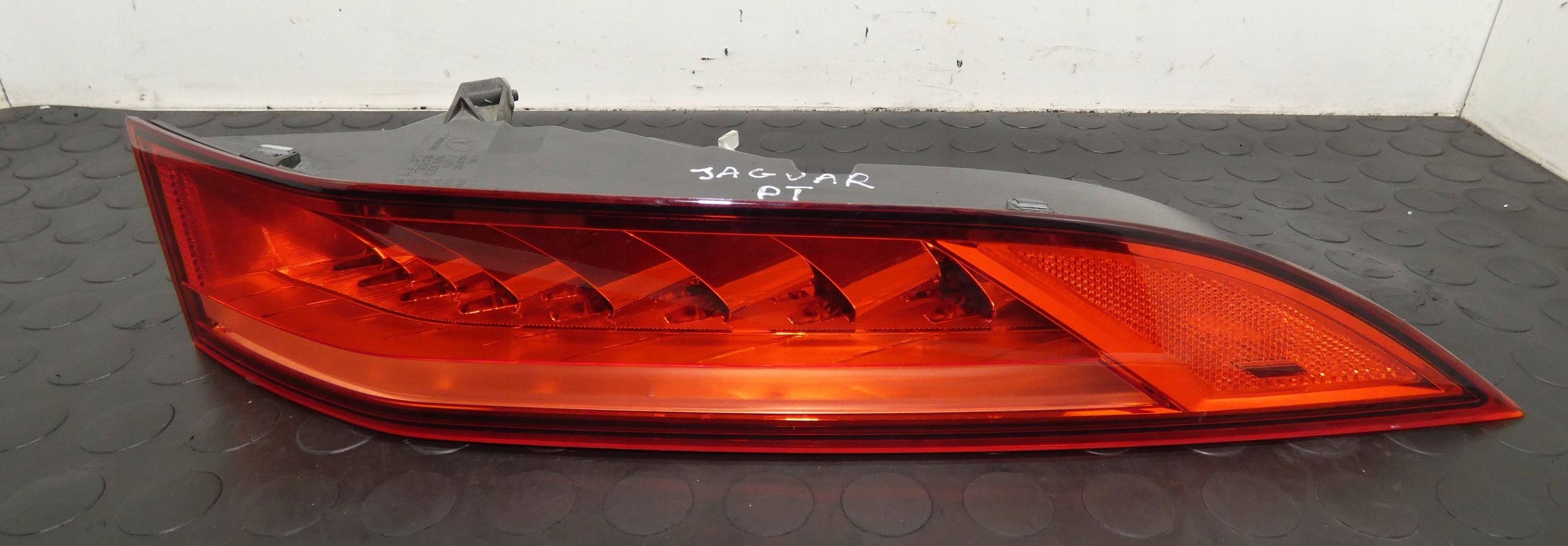 Lampa tylna PRAWA LED Jaguar F-Pace HK8313404AG HK83-13404-A