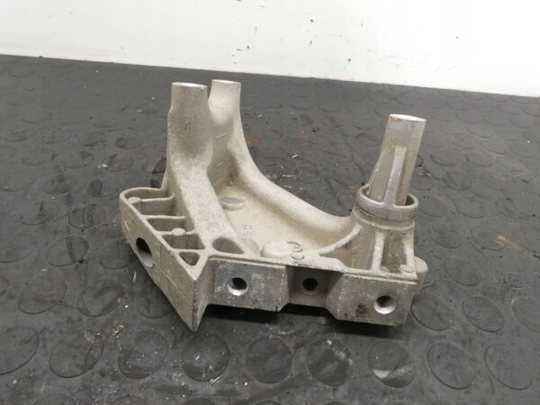 18215212980-6968d3a4f1874 ŁAPA WSPORNIK SILNIKA SKODA OCTAVIA VW GOLF VII T-ROC 1,6TDI 04L199207D
