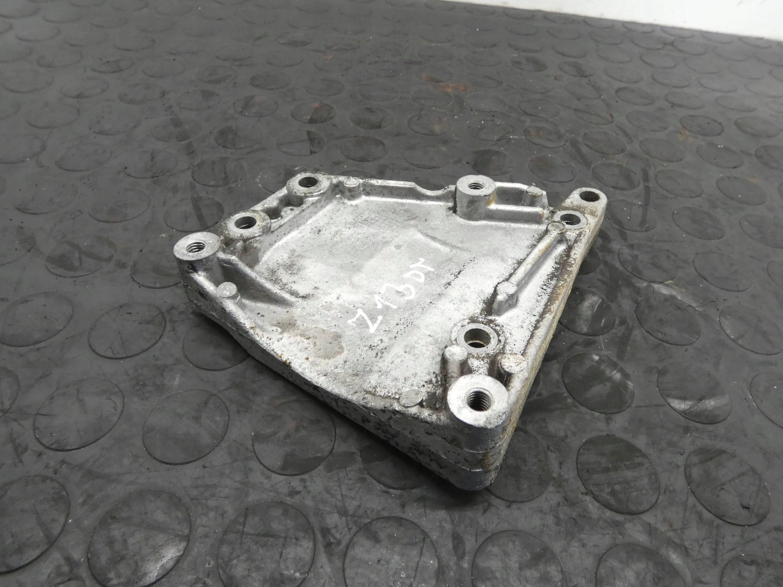 18215240255-6968d39809fca ŁAPA WSPORNIK KLIMATYZACJI FIAT DOBLO OPEL COMBO CORSA MERIVA 1,3 55188268