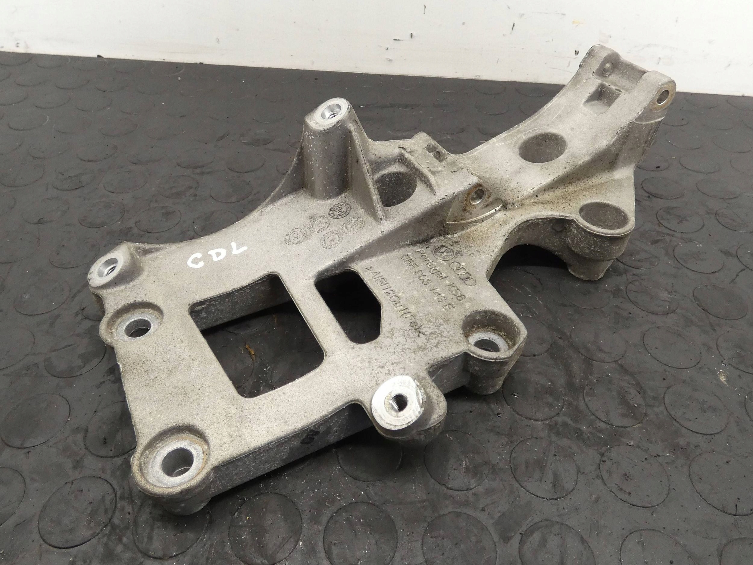 18219845840-6968d1885a19f Łapa alternatora AUDI A3 TT VW GOLF SCIROCCO SEAT LEON 2.0 TFSI 06F903143E