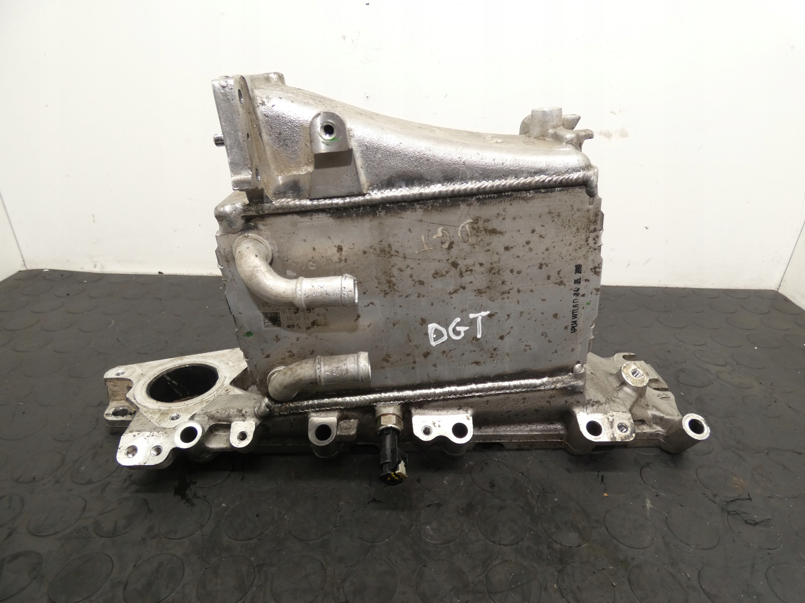 Kolektor ssący SKODA OCTAVIA VW GOLF VII T-ROC 1,6TDI 04L129766AT