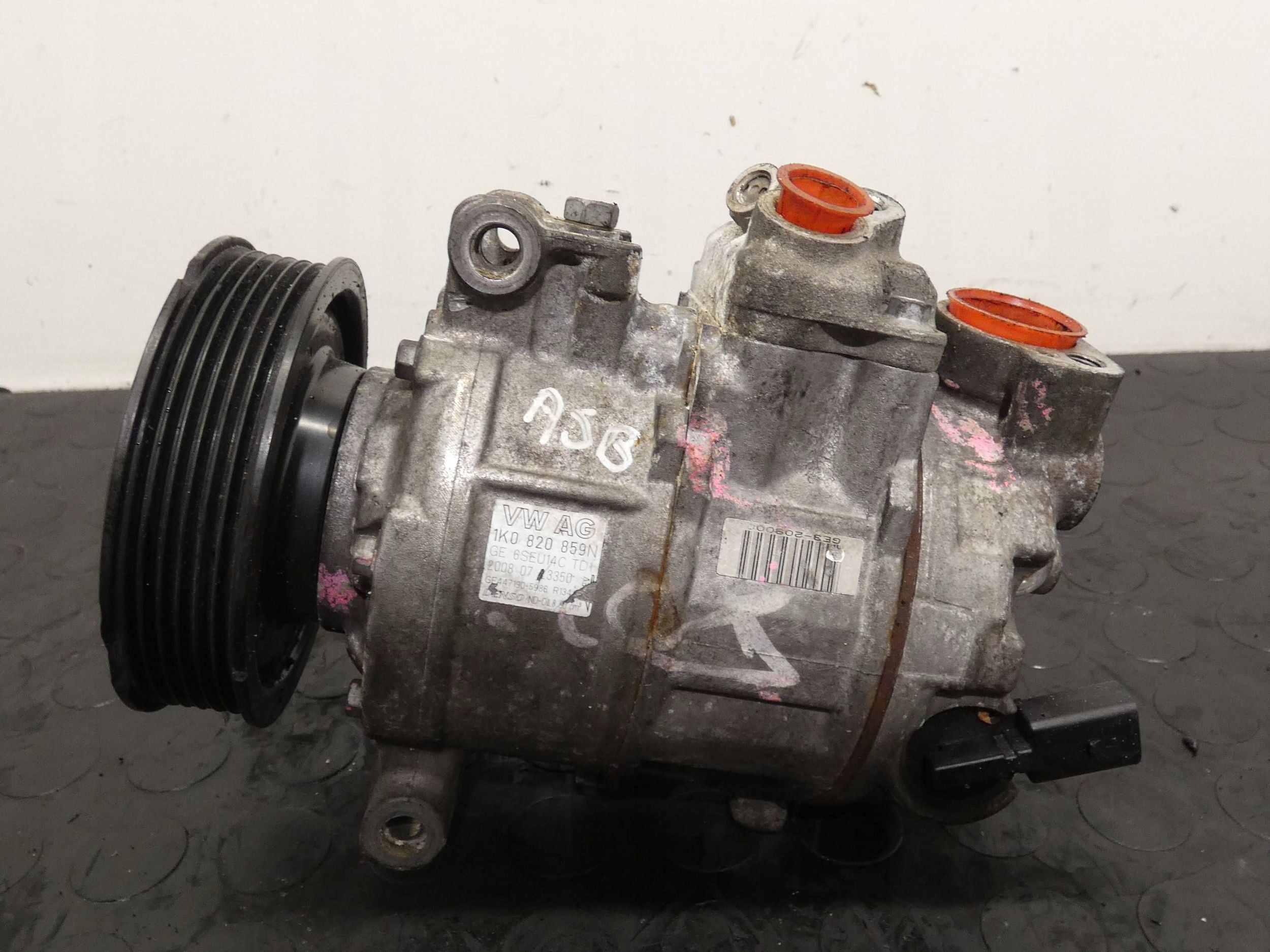 KOMPRESOR Sprężarka klimatyzacji AUDI A4 B7 A6 C6 A8 D3 VW 1K0820859N