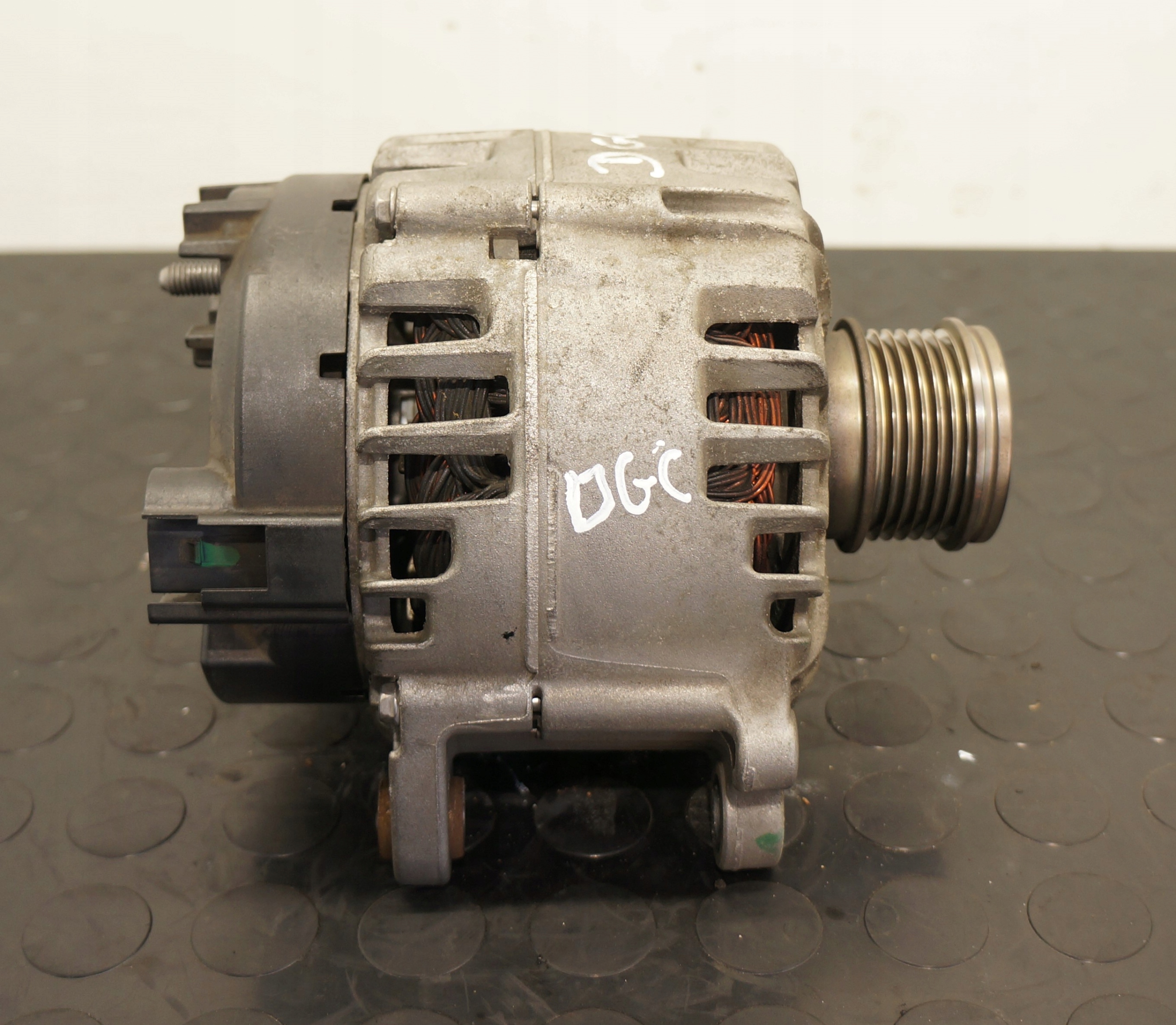 ALTERNATOR VW GOLF VII T-ROC PASSAT B8 1,6 2,0 TDI 04L903021D