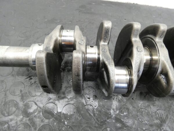 Wał korbowy RENAULT TRAFIC III QASHQAI VIVARO B 1,6 DCI R9M 8026R