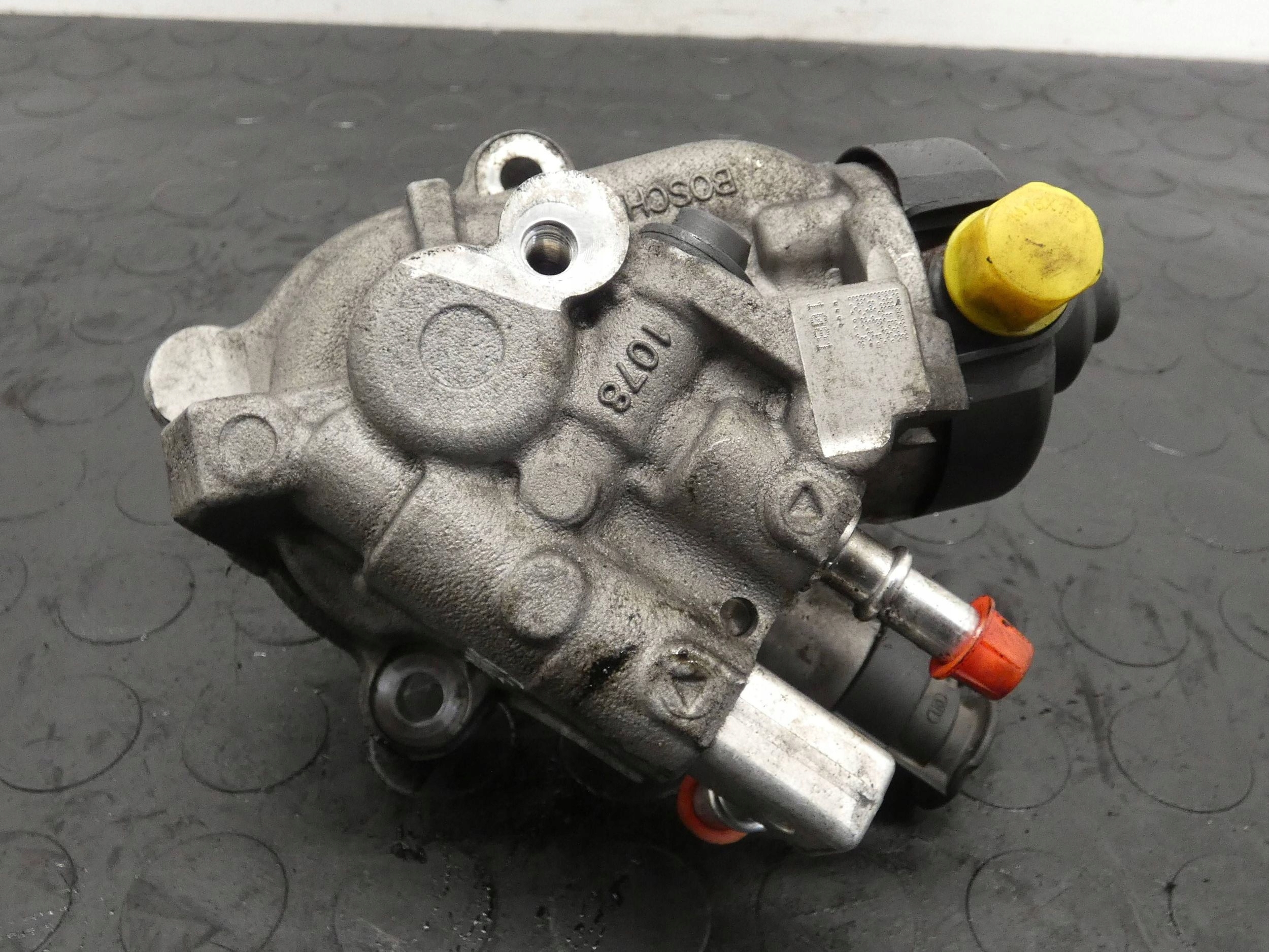 Pompa wtryskowa BMW X1 F48 2 F45 F46 X2 F39 MINI 2.0D 0445010768