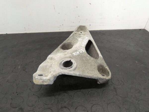 Łapa silnika LEWA BMW 3 F30 F31 F34 4 F32 F36 3.0D 6784829