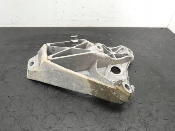 Łapa silnika LEWA BMW 3 F30 F31 F34 4 F32 F36 3.0D 6784829