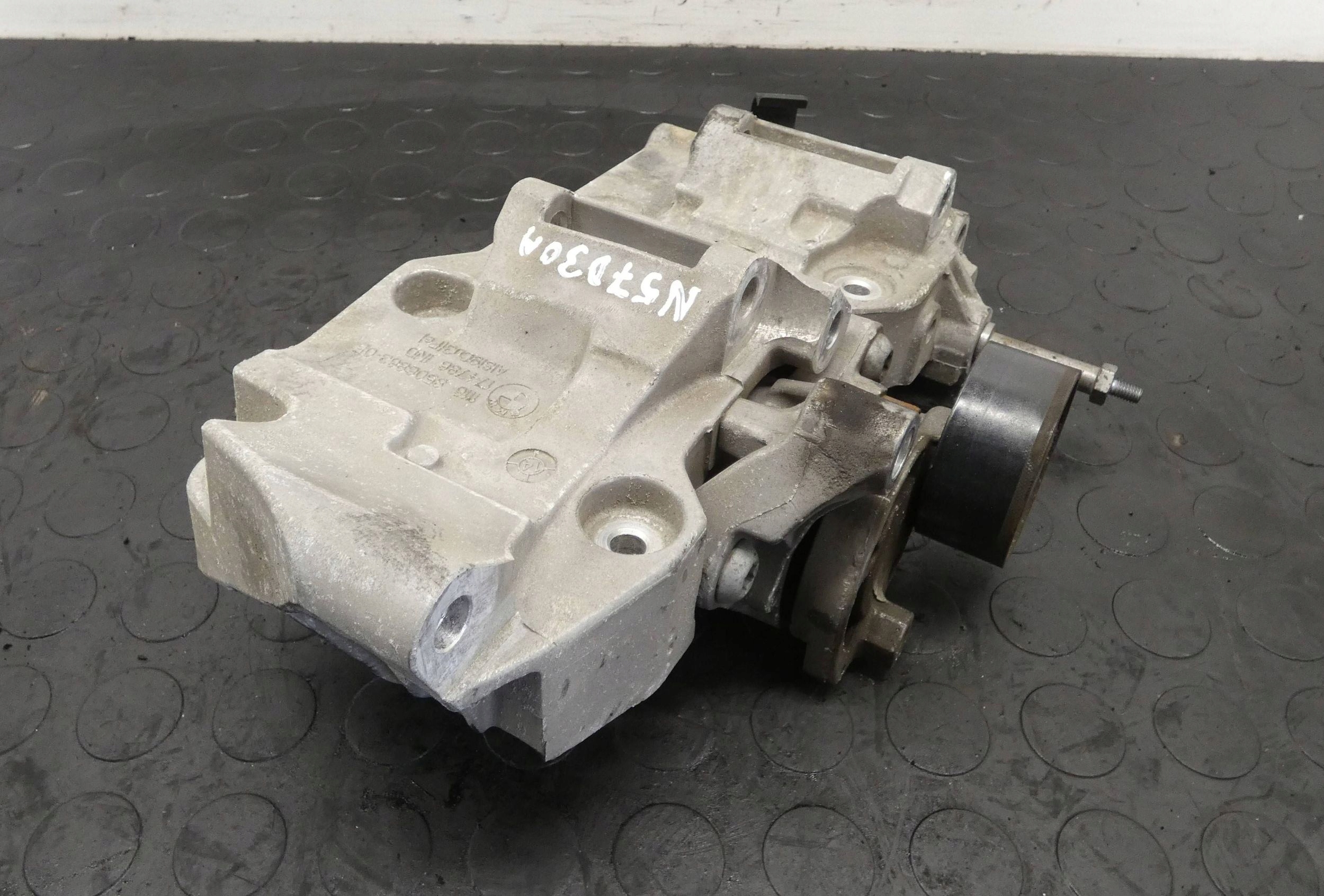 Łapa alternatora BMW 3 F30 F31 F34 4 F32 F36 3.0D X-DRIVE 8506863