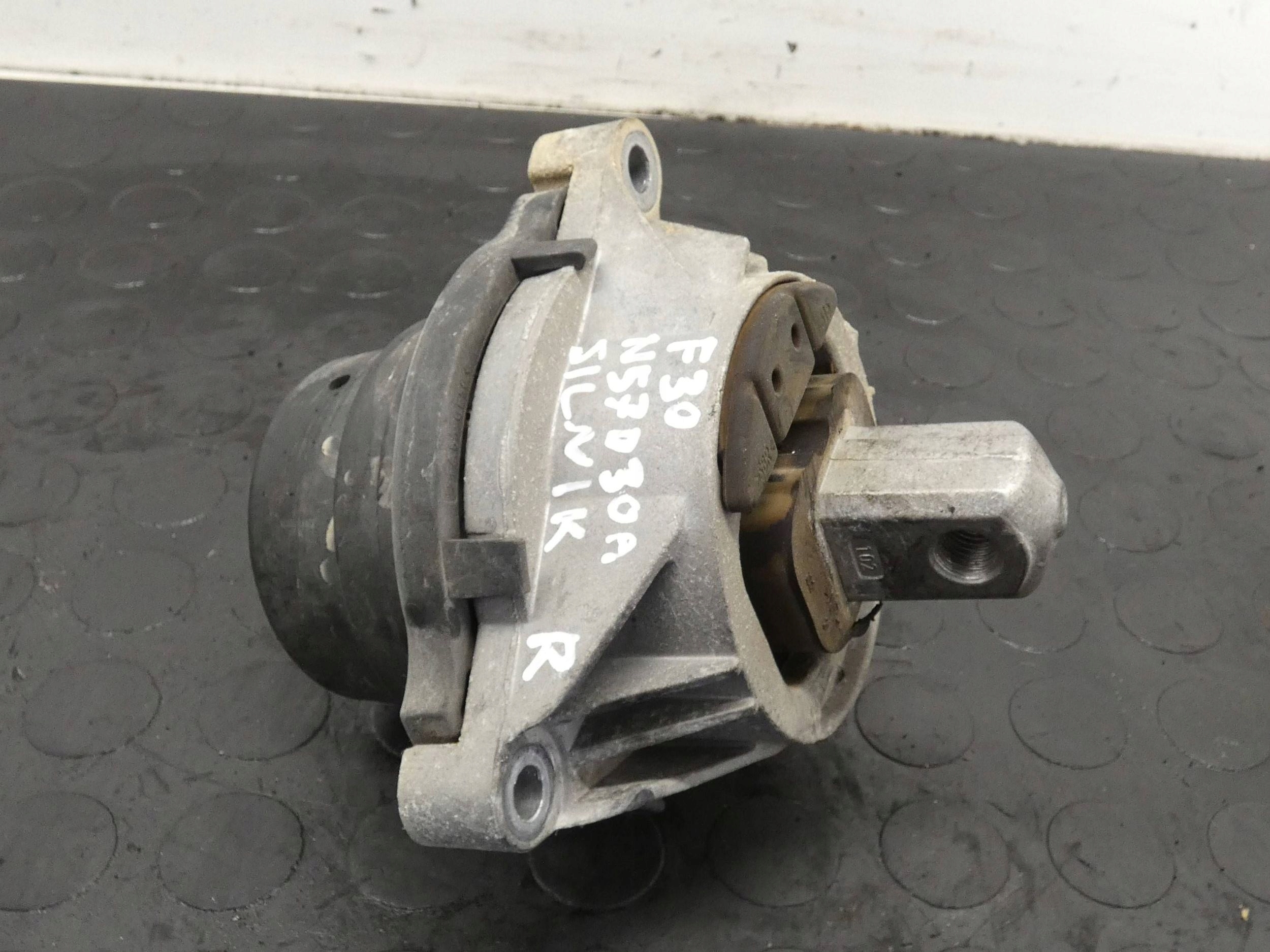 PODUSZKA SILNIKA BMW 3 F30 F31 F34 4 F32 F36 3.0D X-DRIVE N57D30A 6799104