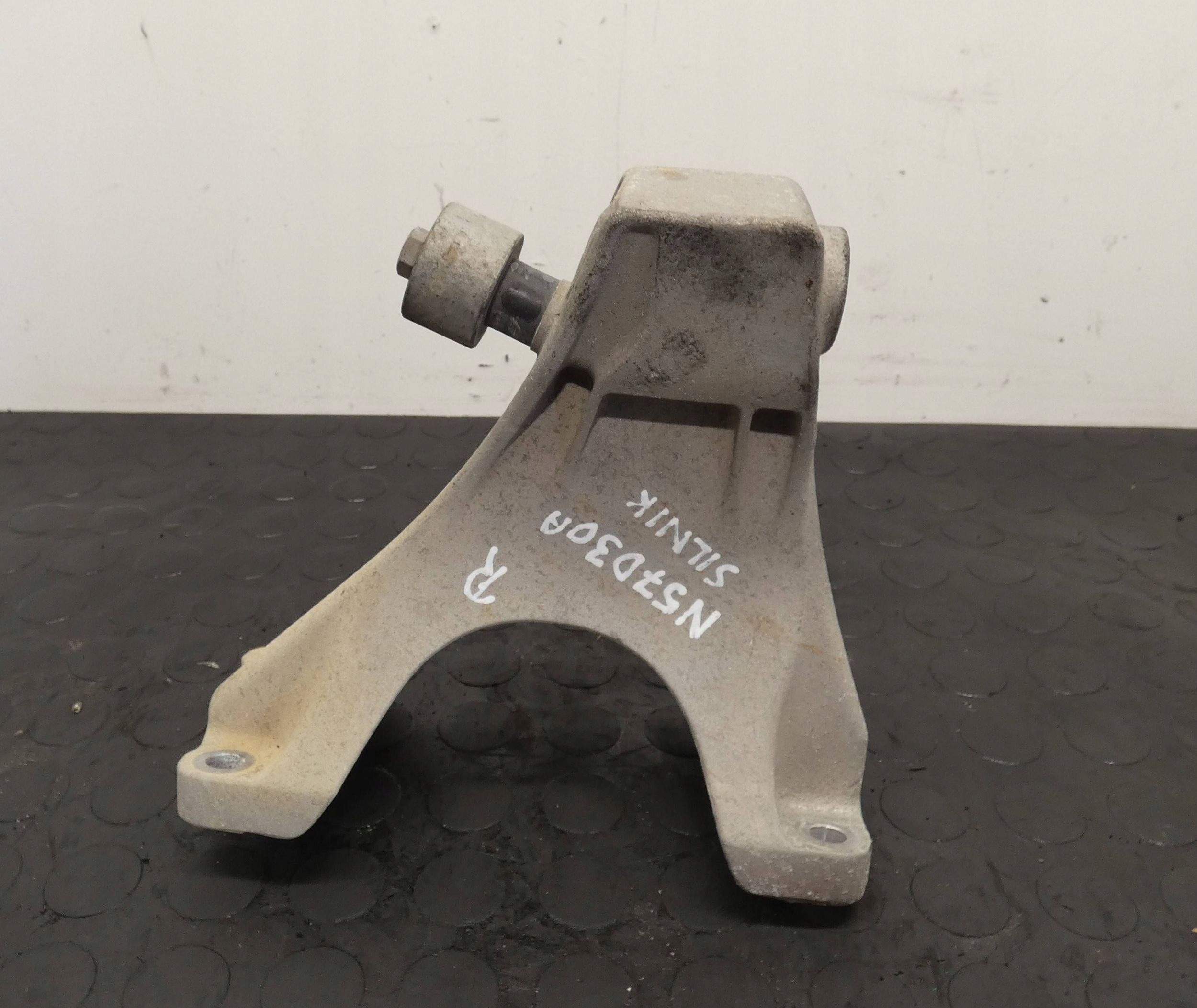 Łapa silnika BMW 3 F30 F31 F34 4 F32 F36 3.0D X-DRIVE N57D30A 4088802