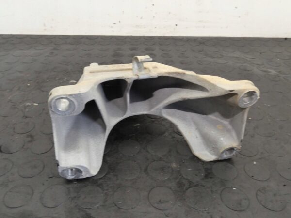 Łapa silnika BMW 3 F30 F31 F34 4 F32 F36 3.0D X-DRIVE N57D30A 4088802