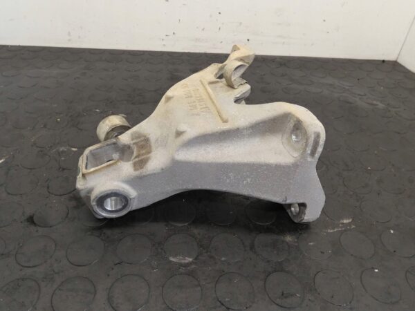 Łapa silnika BMW 3 F30 F31 F34 4 F32 F36 3.0D X-DRIVE N57D30A 4088802