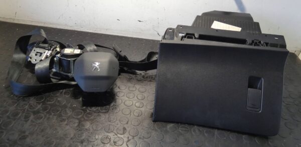Deska rozdzielcza Peugeot 2008 II GT AIRBAG PASY SCHOWEK