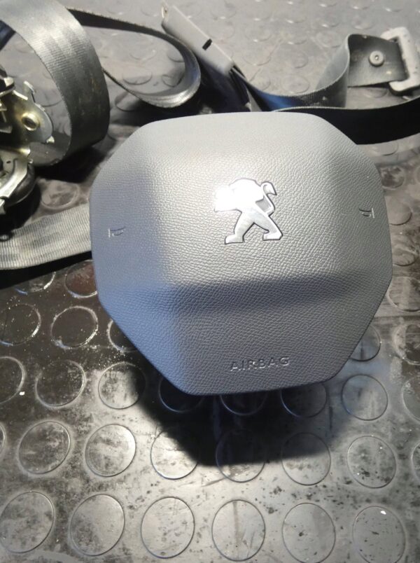 Deska rozdzielcza Peugeot 2008 II GT AIRBAG PASY SCHOWEK